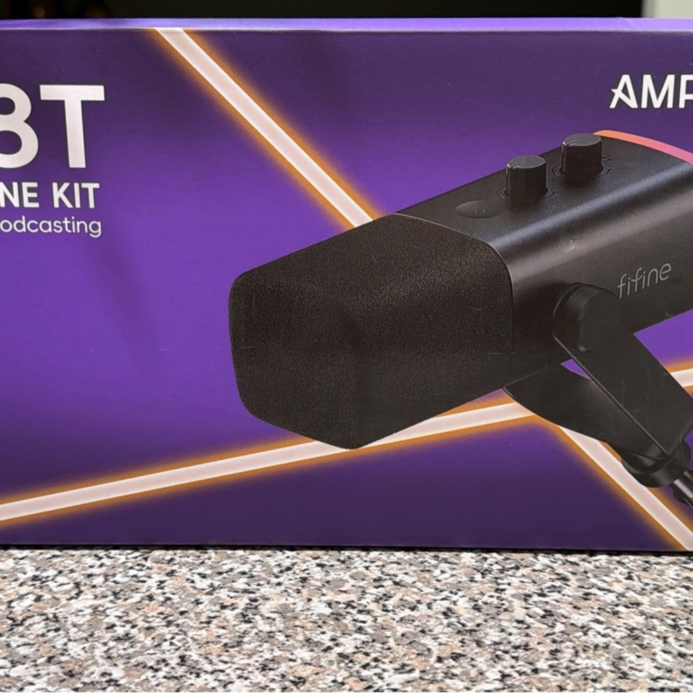BRAND NEW AM8T FIFINE XLR/USB Gaming Microphone set